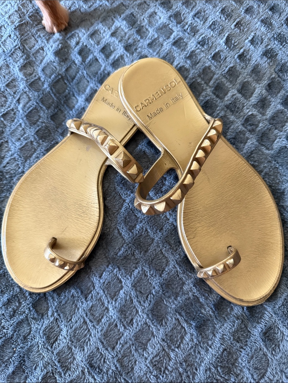 CARMENSOL Metallic Gold Studded Toe-Ring Sandals